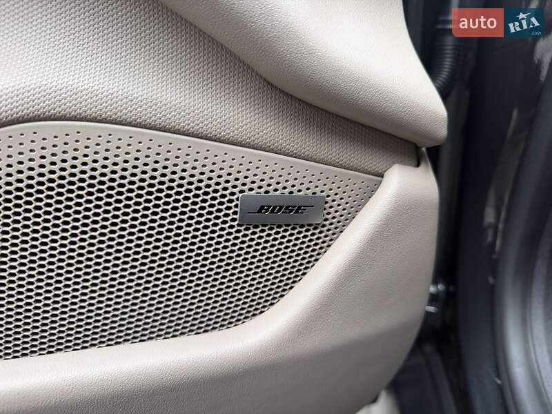 Седан Porsche Taycan 2021 в Ивано-Франковске