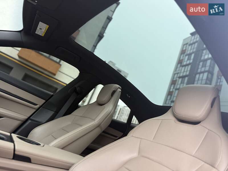 Седан Porsche Taycan 2021 в Ивано-Франковске