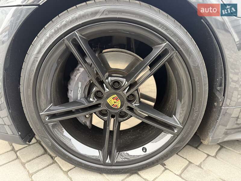 Седан Porsche Taycan 2021 в Ивано-Франковске