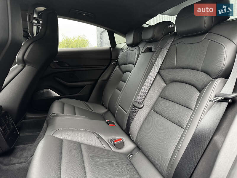 Седан Porsche Taycan 2021 в Киеве