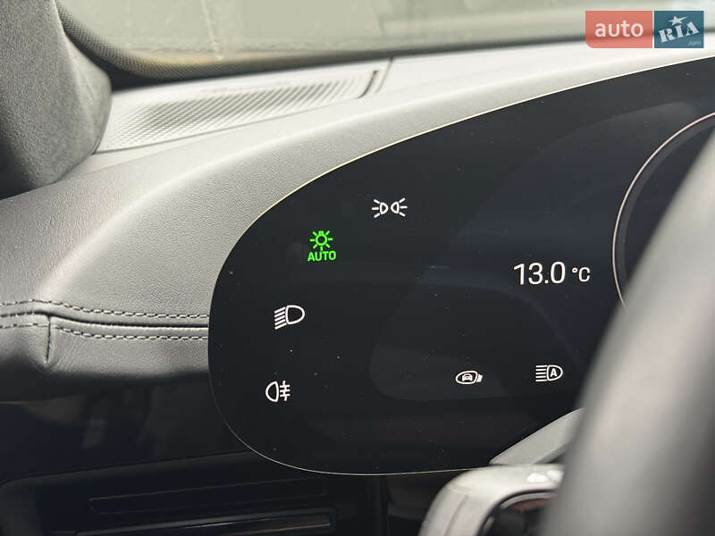 Седан Porsche Taycan 2021 в Киеве