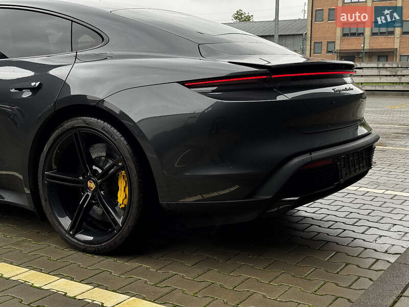 Седан Porsche Taycan 2021 в Киеве