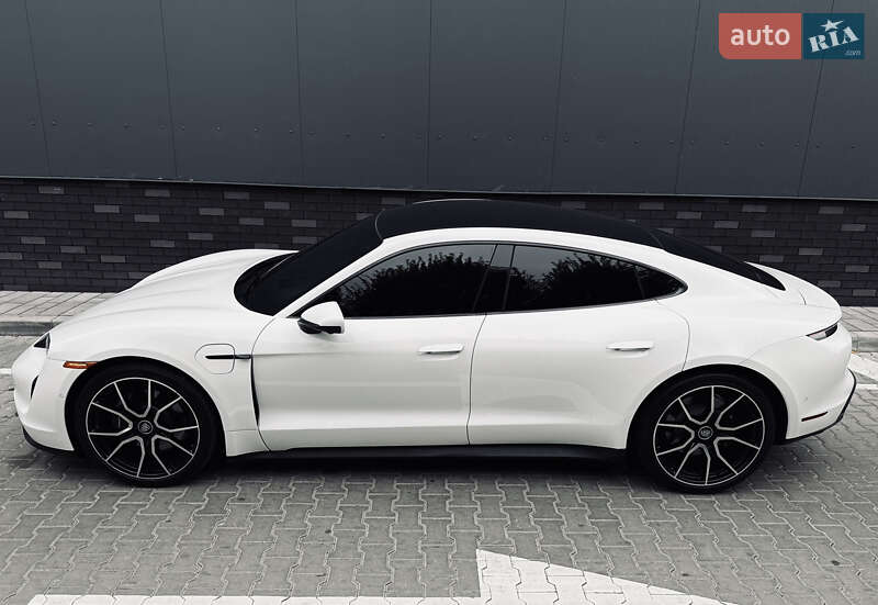 Седан Porsche Taycan 2024 в Киеве