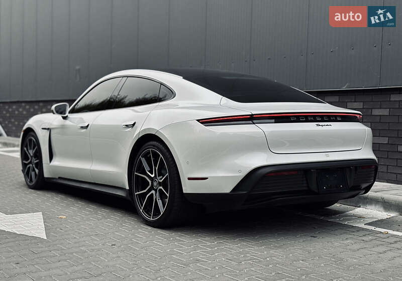 Седан Porsche Taycan 2024 в Киеве