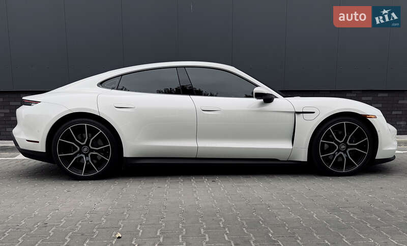 Седан Porsche Taycan 2024 в Киеве
