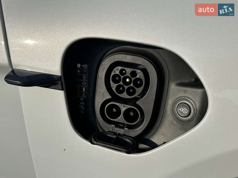 Седан Porsche Taycan 2023 в Києві фото 11 Седан Porsche Taycan 2023 в Києві