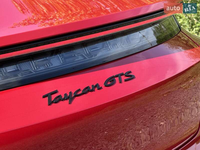 Седан Porsche Taycan 2022 в Києві