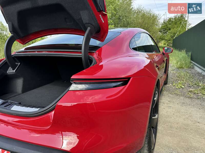 Седан Porsche Taycan 2022 в Києві