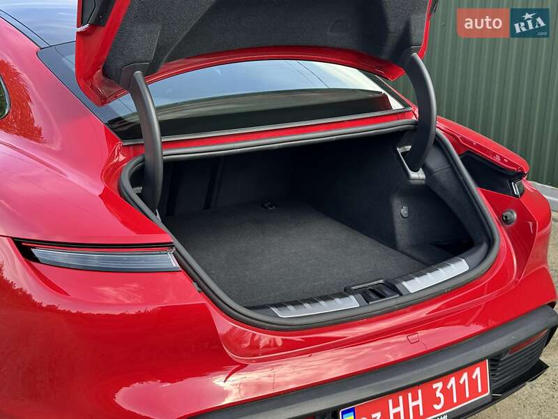 Седан Porsche Taycan 2022 в Києві