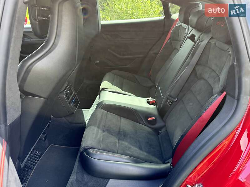 Седан Porsche Taycan 2022 в Києві