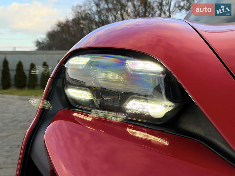 Седан Porsche Taycan 2020 в Луцке