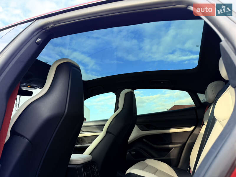 Седан Porsche Taycan 2020 в Луцке