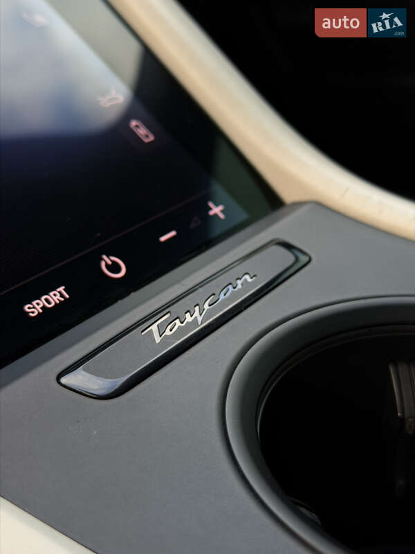 Седан Porsche Taycan 2020 в Луцке