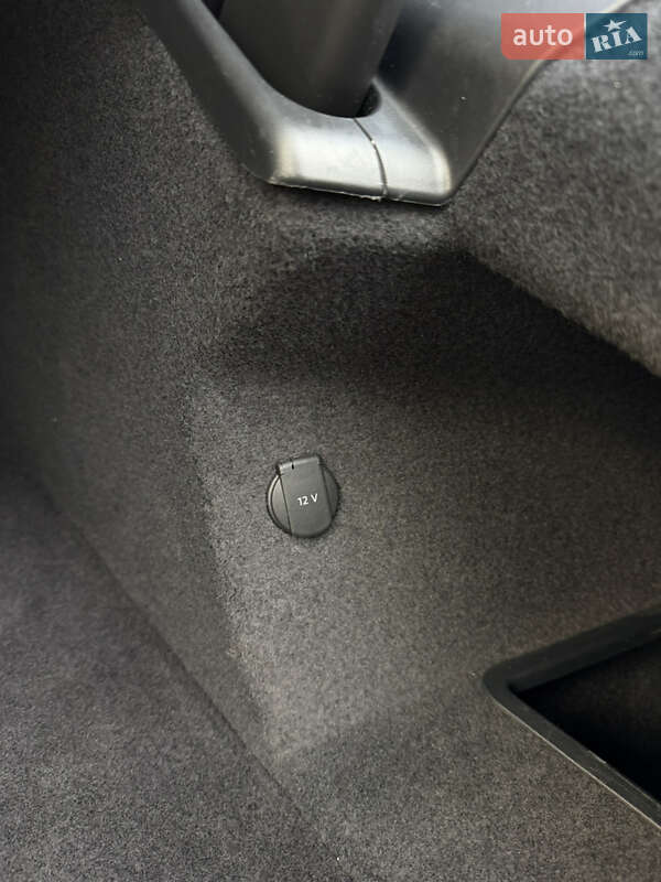 Седан Porsche Taycan 2020 в Луцке