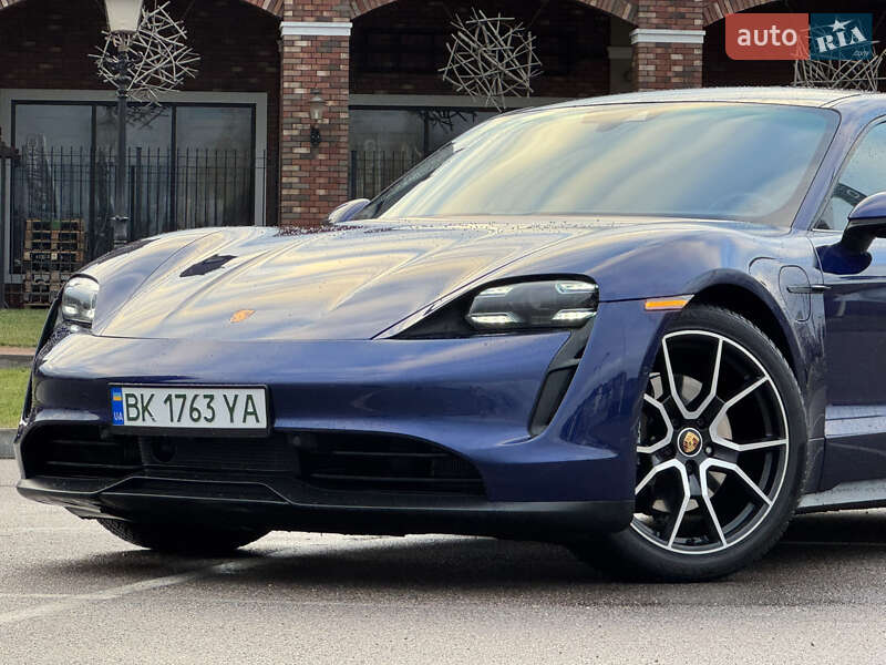 Седан Porsche Taycan 2020 в Киеве