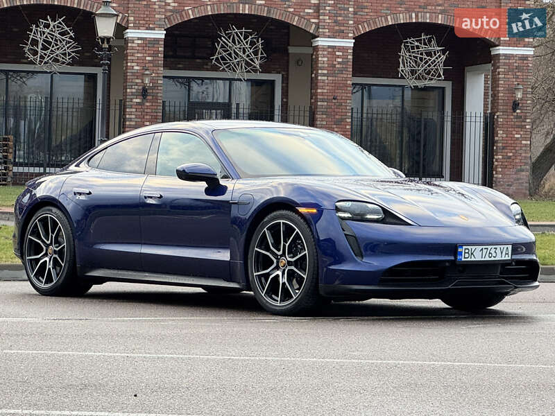 Седан Porsche Taycan 2020 в Киеве