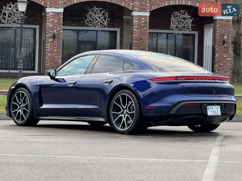 Седан Porsche Taycan 2020 в Киеве