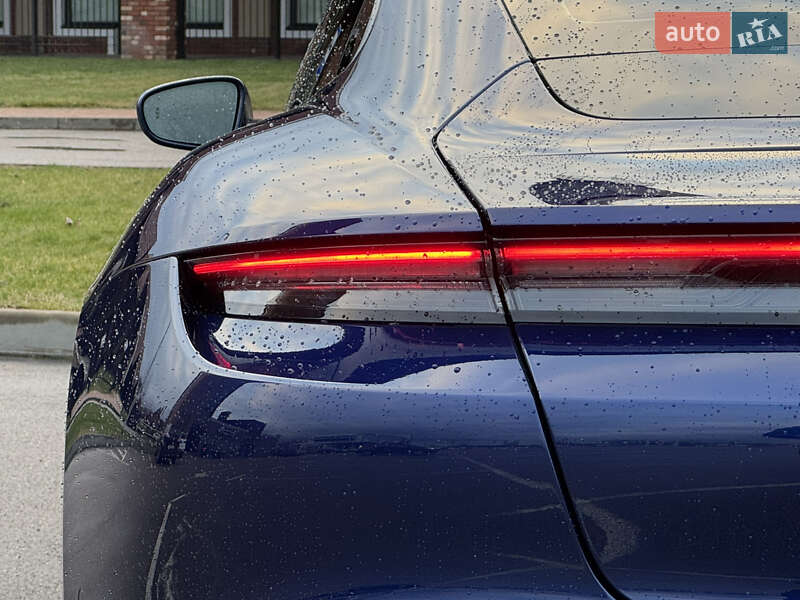 Седан Porsche Taycan 2020 в Киеве