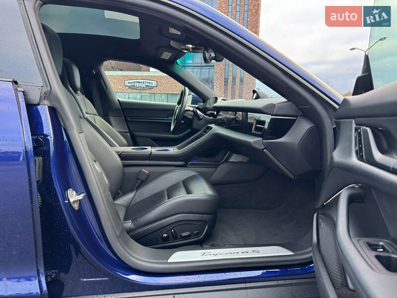 Седан Porsche Taycan 2020 в Киеве
