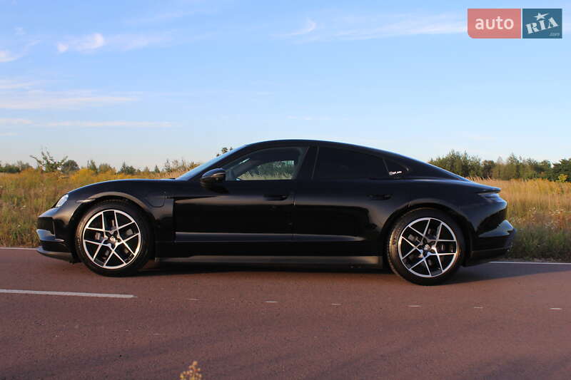 Седан Porsche Taycan 2024 в Киеве
