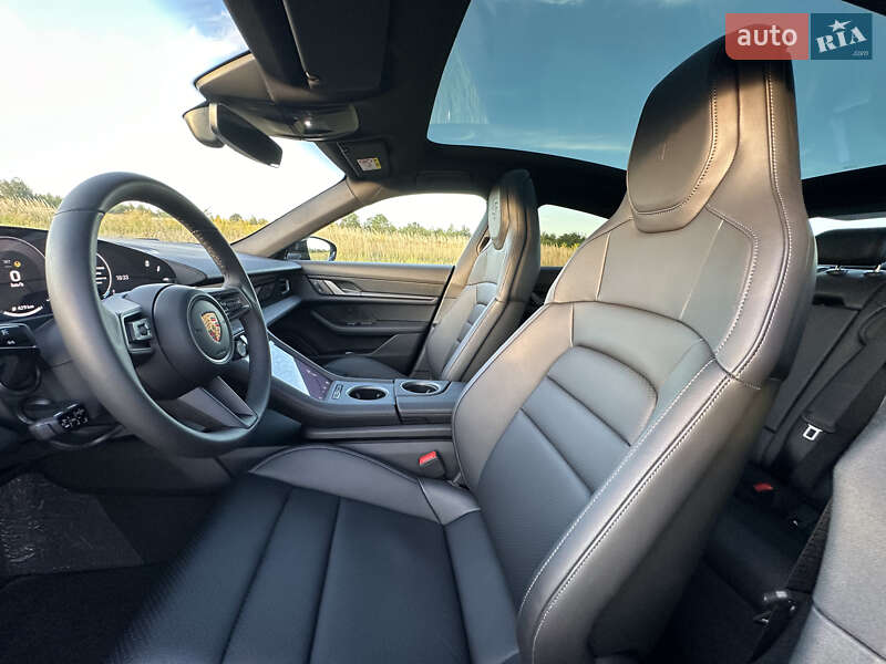 Седан Porsche Taycan 2024 в Киеве