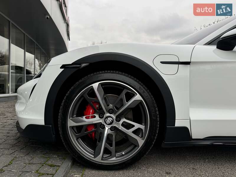 Седан Porsche Taycan 2023 в Дніпрі