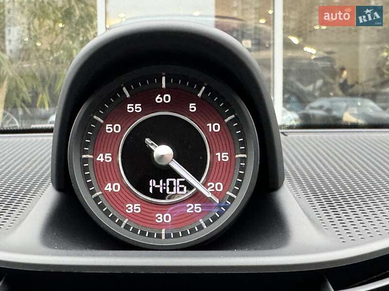 Седан Porsche Taycan 2023 в Дніпрі