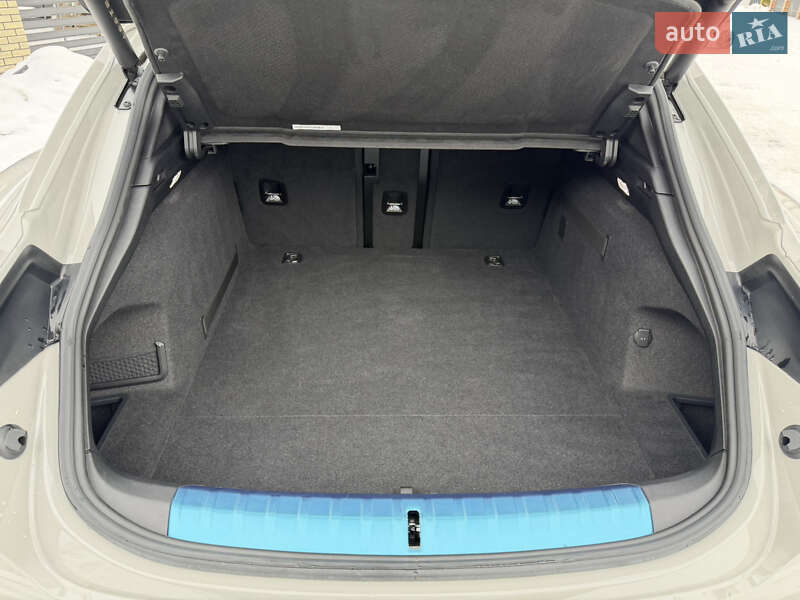 Седан Porsche Taycan 2023 в Киеве фото 9 Седан Porsche Taycan 2023 в Киеве