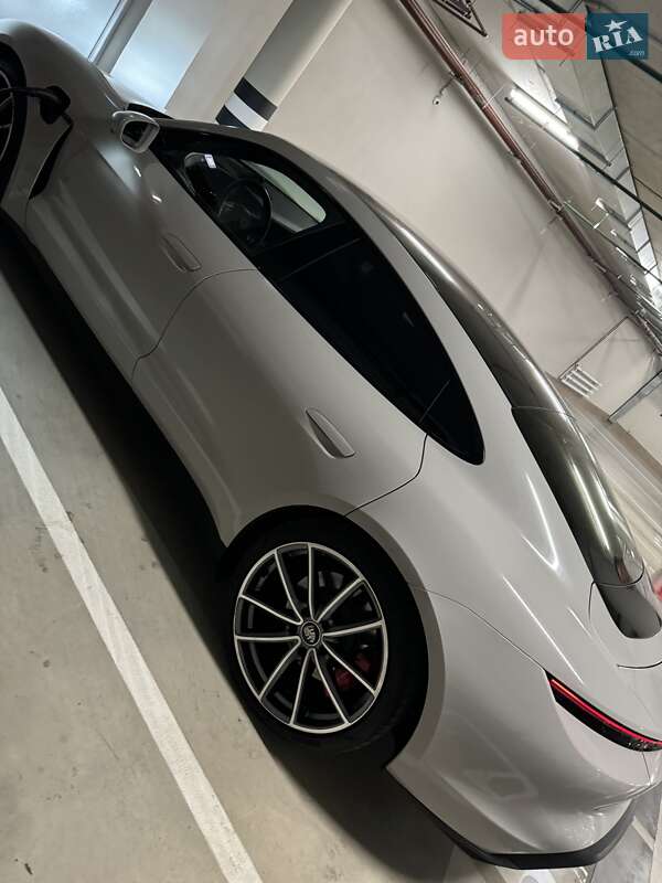 Седан Porsche Taycan 2020 в Киеве