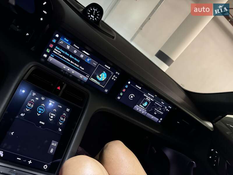 Седан Porsche Taycan 2020 в Киеве