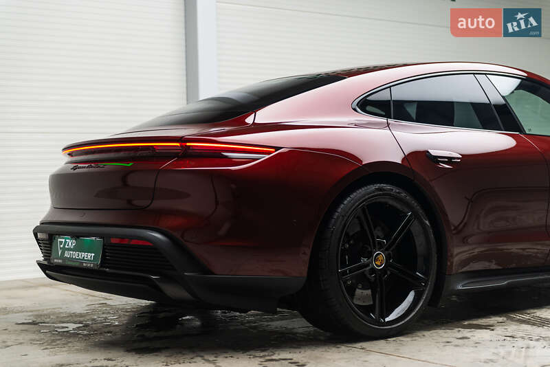 Седан Porsche Taycan 2021 в Мукачево