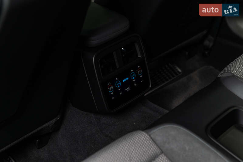 Седан Porsche Taycan 2021 в Мукачево