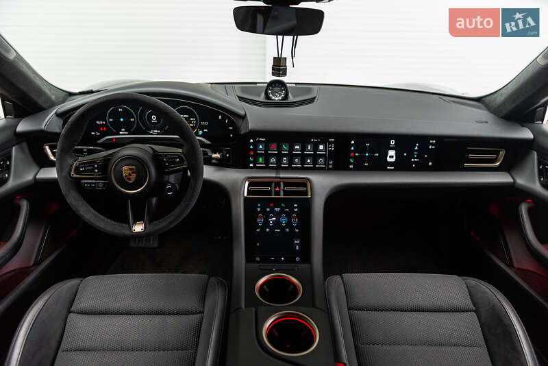 Седан Porsche Taycan 2021 в Мукачево