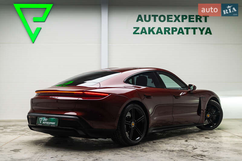 Седан Porsche Taycan 2021 в Мукачево
