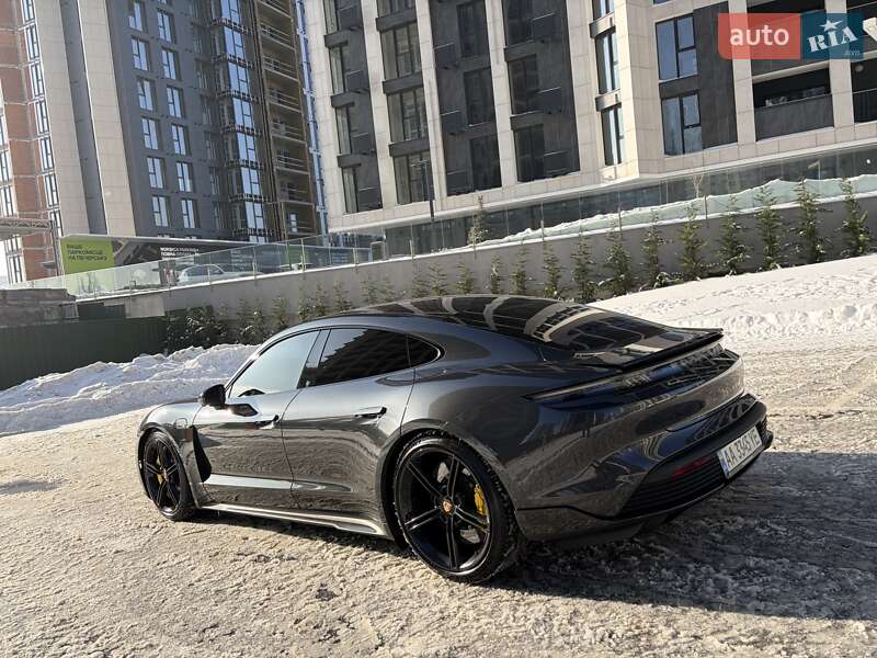 Седан Porsche Taycan 2021 в Киеве