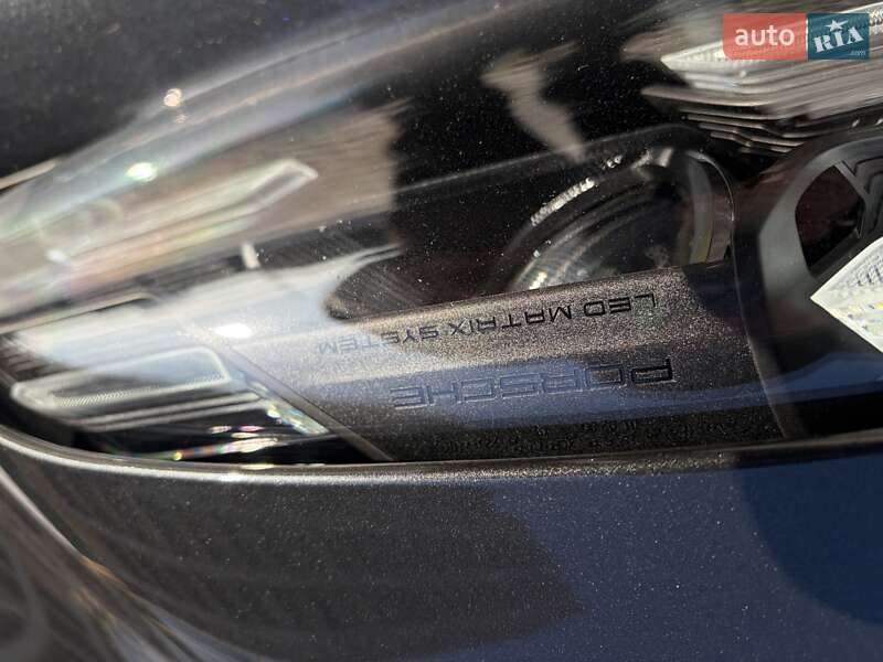 Седан Porsche Taycan 2021 в Киеве