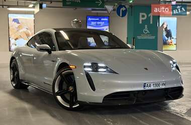 Седан Porsche Taycan 2022 в Киеве