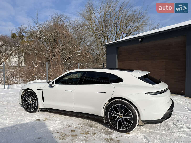 Седан Porsche Taycan 2024 в Львове