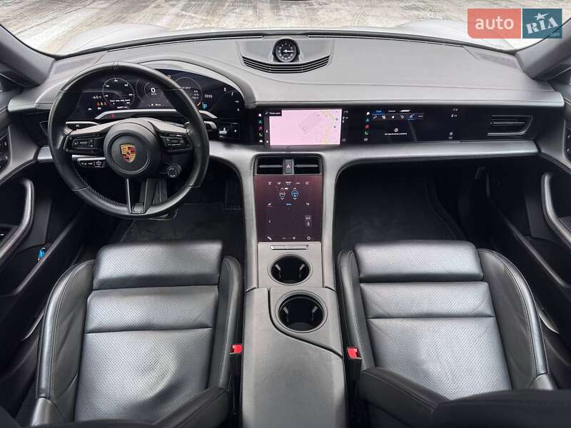 Седан Porsche Taycan 2020 в Киеве