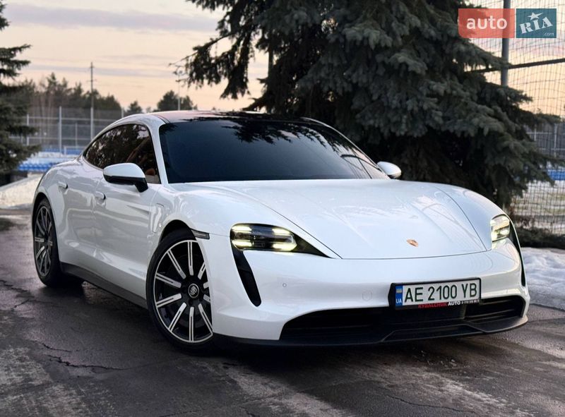 Porsche Taycan 2021
