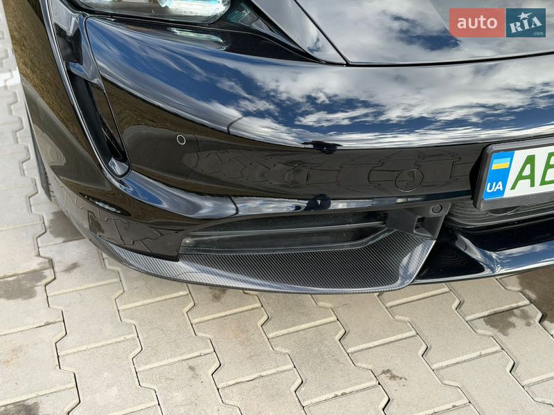 Седан Porsche Taycan 2020 в Виннице