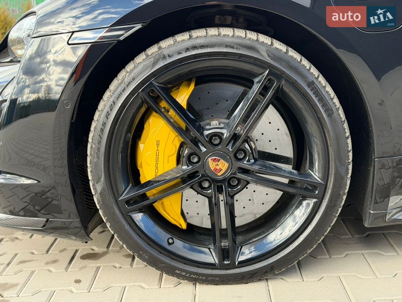 Седан Porsche Taycan 2020 в Виннице