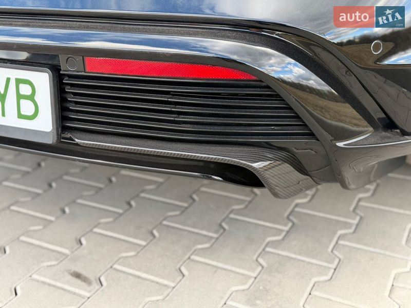 Седан Porsche Taycan 2020 в Виннице