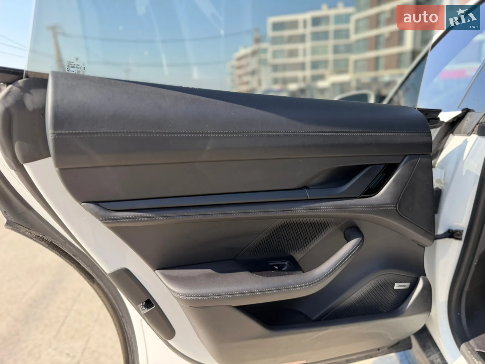 2020 Porsche Taycan - мініатюра 26