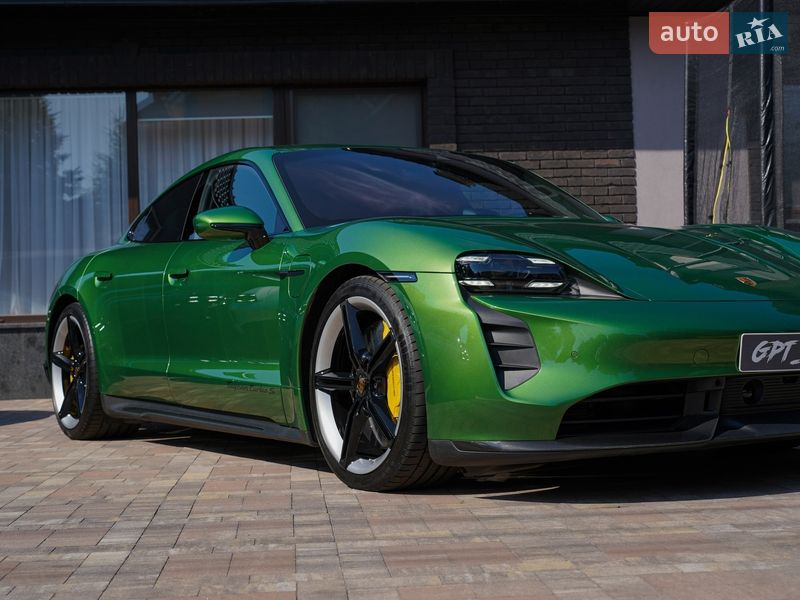 Седан Porsche Taycan 2022 в Киеве