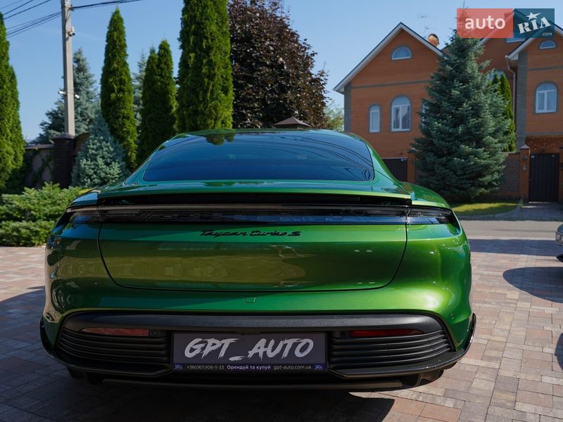 Седан Porsche Taycan 2022 в Киеве