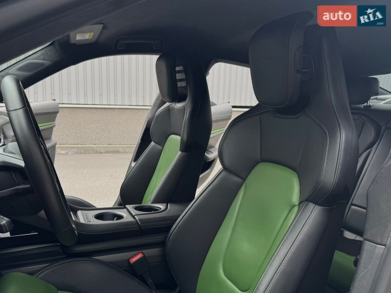 Седан Porsche Taycan 2022 в Киеве