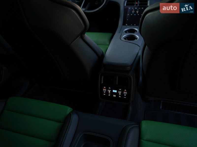 Седан Porsche Taycan 2022 в Киеве