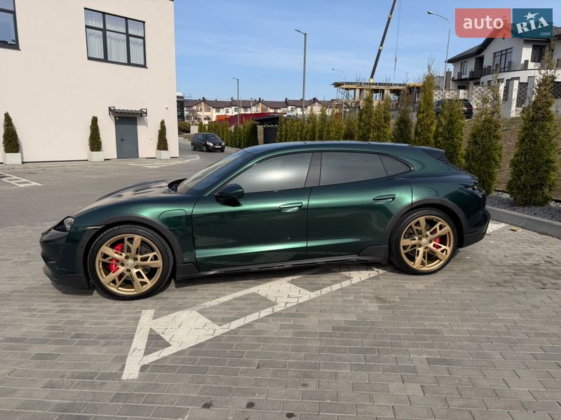 Седан Porsche Taycan 2022 в Ровно
