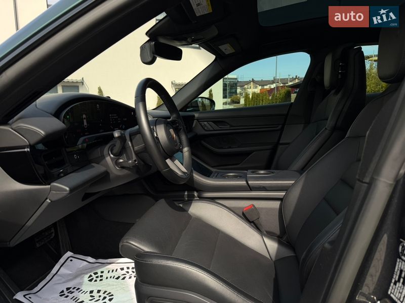 Седан Porsche Taycan 2022 в Ровно